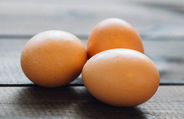  uses of Eggs for poofy frizzy curly hair